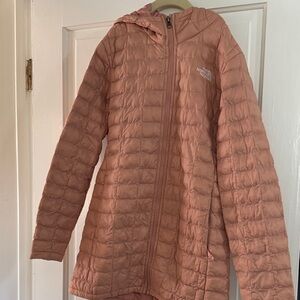 The North Face Women's light pink/Coral Puffer Jacket. Size 14/16